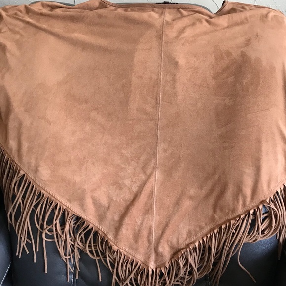 BLUE SUEDE Beautiful Boho Fringed Western Poncho. - Picture 3 of 9